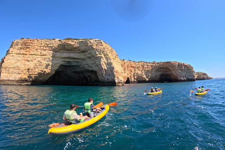 Excursion exclusive en kayak en petit groupe aux grottes de Benagil avec photos 4K