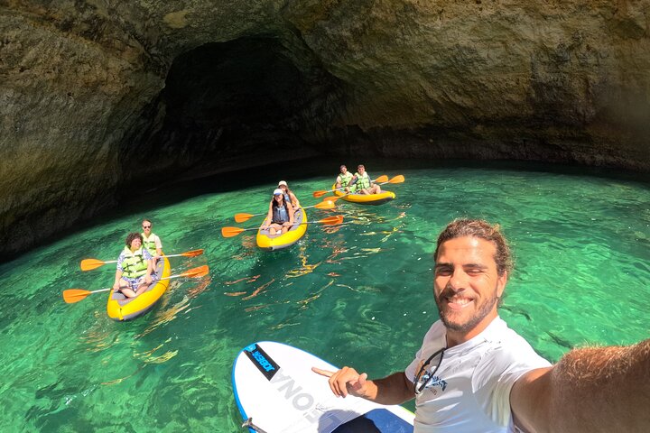 Excursion exclusive en kayak en petit groupe aux grottes de Benagil avec photos 4K
