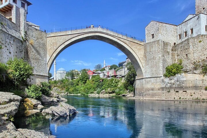 Desde Split/Trogir: tour por Mostar y Medjugorje con cata de vinos