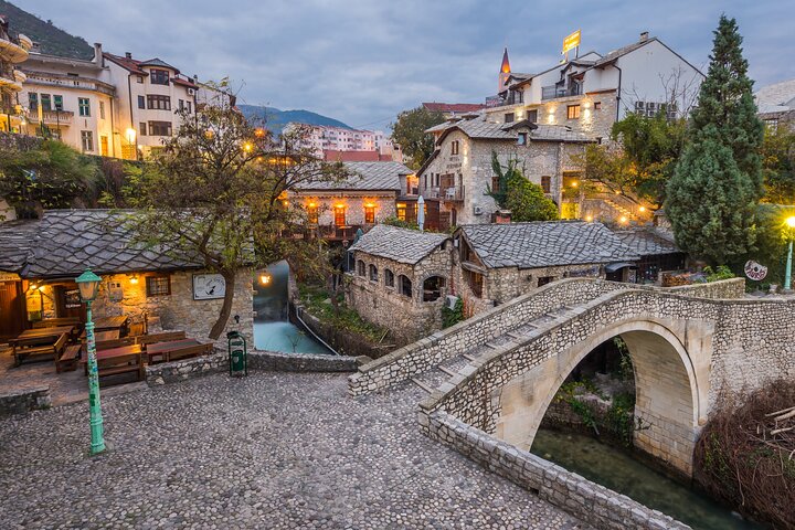 Desde Split/Trogir: tour por Mostar y Medjugorje con cata de vinos