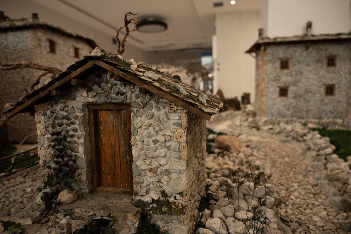 Desde Split/Trogir: tour por Mostar y Medjugorje con cata de vinos