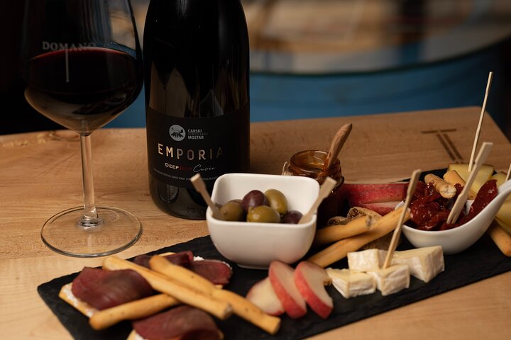 Desde Split/Trogir: tour por Mostar y Medjugorje con cata de vinos
