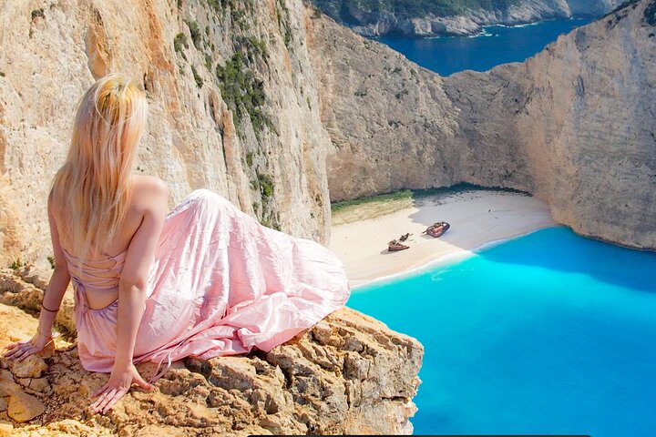 Tour esclusivo del relitto e delle grotte blu: fino a 10 ospiti