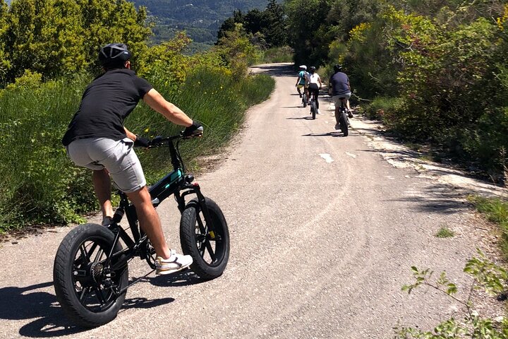 Lefkada: Mountain Gems Elektrisk fett cykeltur och provsmakning