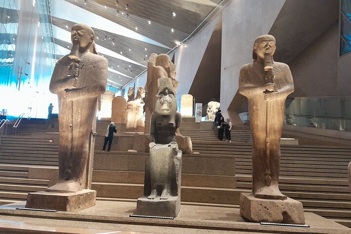 Ganztägige Tour durch die Pyramiden von Gizeh und das Große Ägyptische Museum.