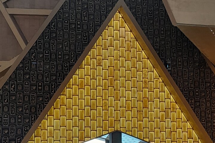 Ganztägige Tour durch die Pyramiden von Gizeh und das Große Ägyptische Museum.