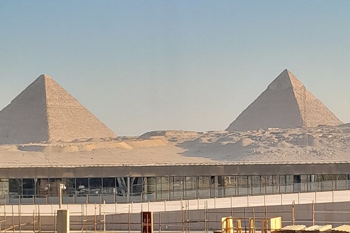 Ganztägige Tour durch die Pyramiden von Gizeh und das Große Ägyptische Museum.