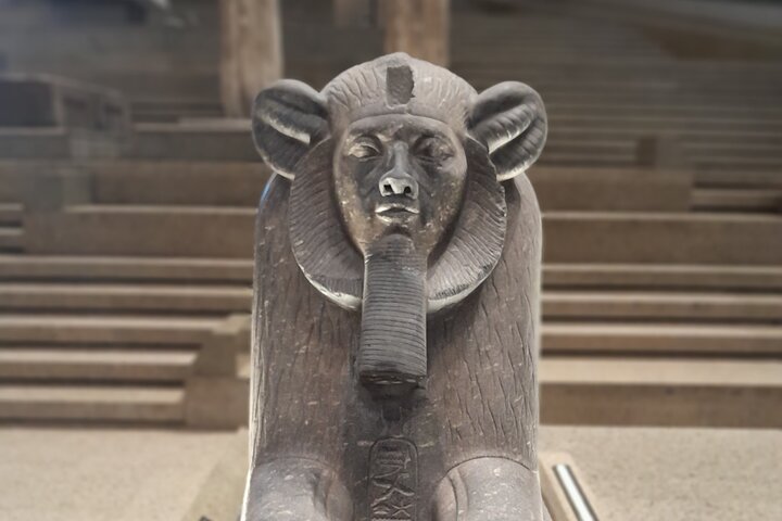 Ganztägige Tour durch die Pyramiden von Gizeh und das Große Ägyptische Museum.