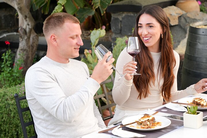 Santorini vinsmagning og premium frokost på det prisvindende vingård