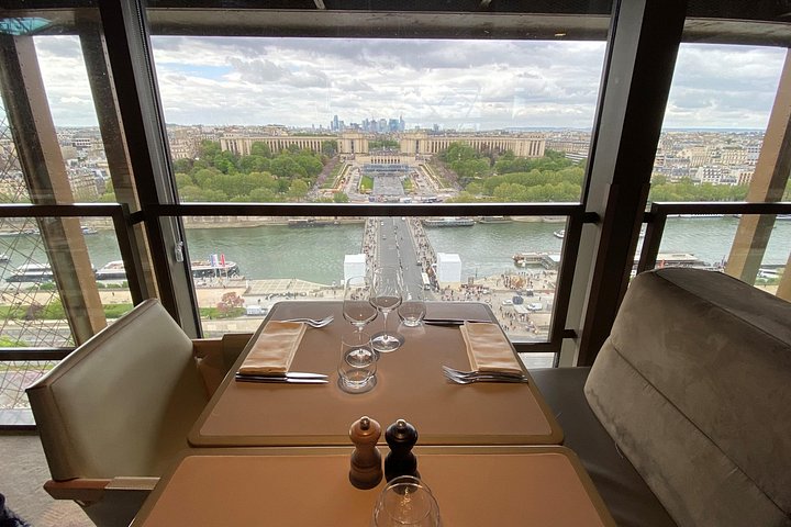 Guided Luxury Paris Day Trip with Optional Lunch at the Eiffel Tower