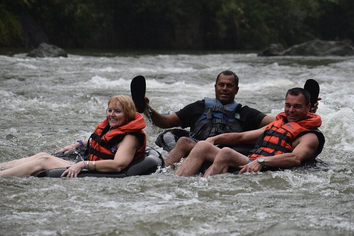 River Tubing Fiji / Suva Shore Utflykt Kryssningsfartyg Passagerare