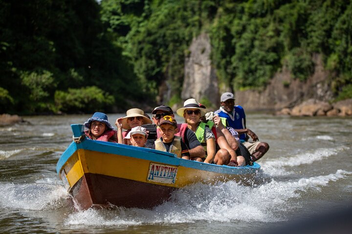 River Tubing Fiji / Suva Shore Utflykt Kryssningsfartyg Passagerare