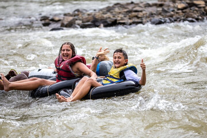 River Tubing Fiji / Suva Shore Utflykt Kryssningsfartyg Passagerare