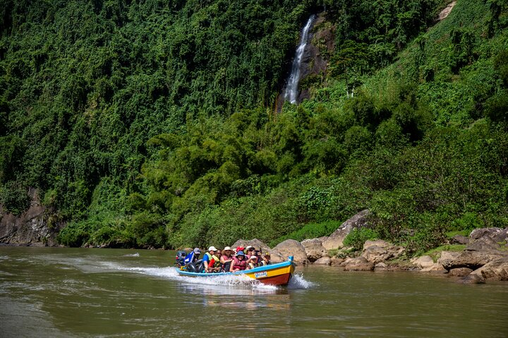 River Tubing Fiji / Suva Shore Utflykt Kryssningsfartyg Passagerare