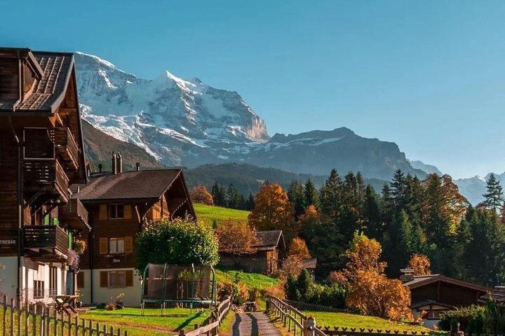 Gemakkelijke plattelandstocht in de Zwitserse Alpen - kindvriendelijk