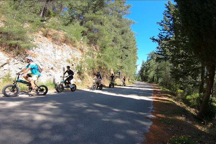 Lefkada: Mountain Gems Elektrisk fett cykeltur och provsmakning
