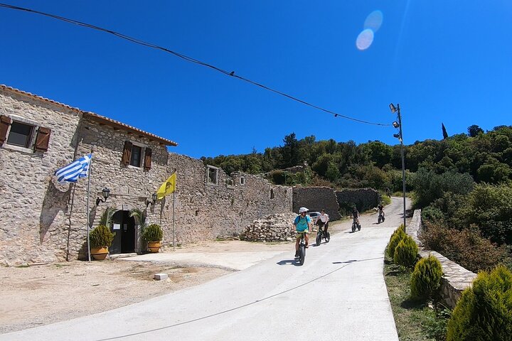 Lefkada: Mountain Gems Elektrisk fett cykeltur och provsmakning