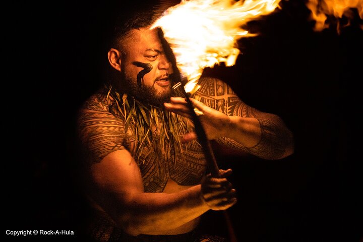 Buffet Waikiki Luau con biglietto opzionale per lo spettacolo Rock-A-Hula
