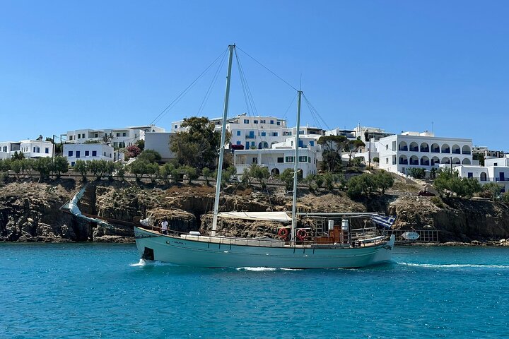Antiparos & Despotiko: Zwemmen, verkennen en genieten van lunch vanuit Paros