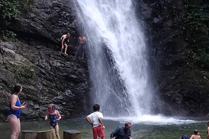 Fiji Adventure: Tour combinado de senderismo en cascada y dunas de Biausevu