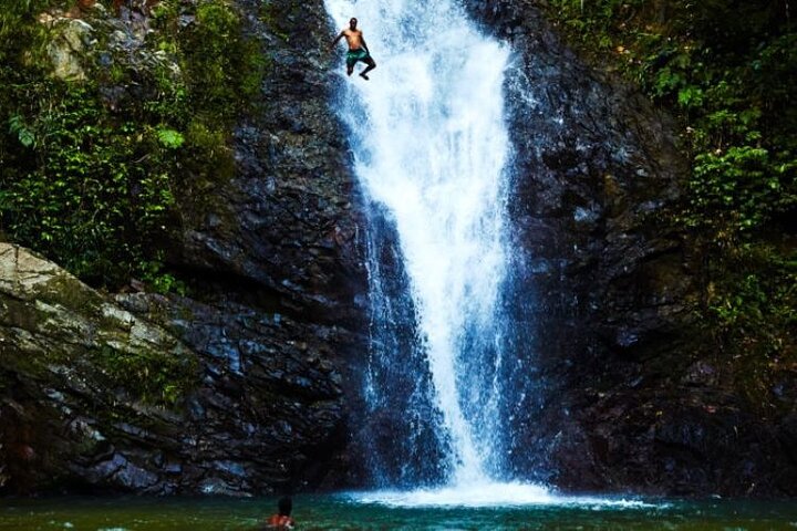 Fiji Adventure: Tour combinado de senderismo en cascada y dunas de Biausevu