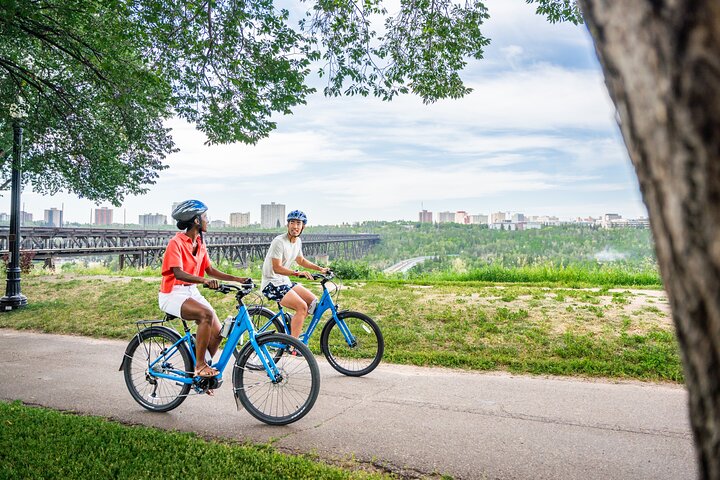 Edmontons främsta matcykeltur : Den bästa lokala matturen på elcyklar