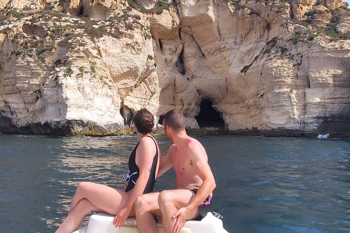 Cagliari båttur med Sardatrips; simma, snorkla, ta en drink och få i dig snacks