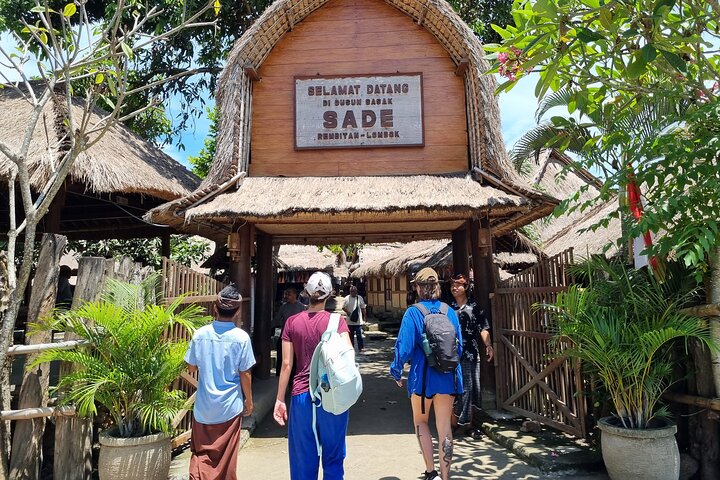 Lombok Tour privado Cascada y pueblo tradicional, incluida la playa