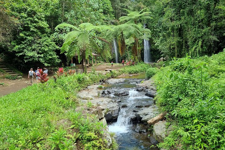 Lombok Tour privado Cascada y pueblo tradicional, incluida la playa
