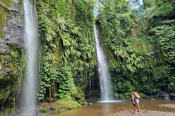 Lombok Tour privado Cascada y pueblo tradicional, incluida la playa