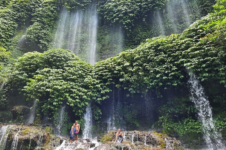 Lombok Tour privado Cascada y pueblo tradicional, incluida la playa