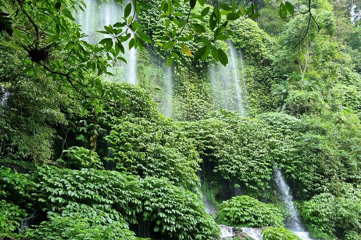 Lombok Tour privado Cascada y pueblo tradicional, incluida la playa