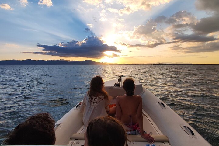 Cagliari båttur med Sardatrips; simma, snorkla, ta en drink och få i dig snacks