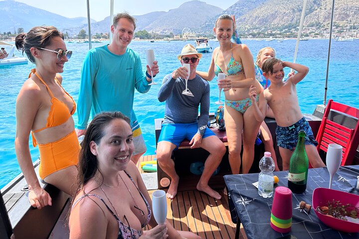 Excursión de medio día en barco por Palermo con Palermo Experiences