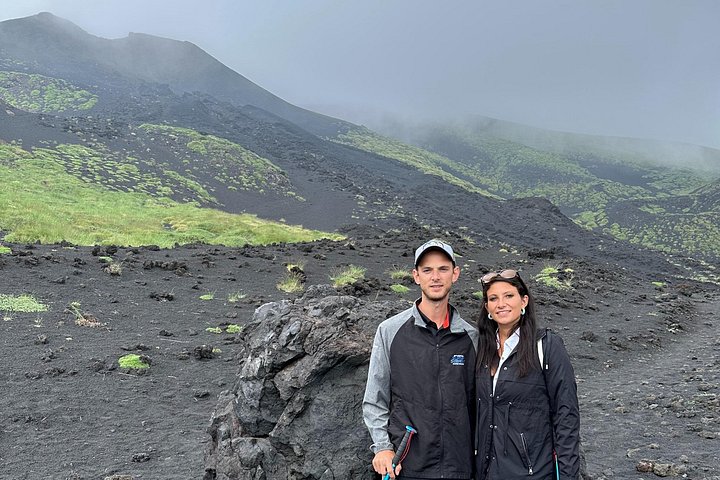 Privat omvisning i Etna og vingårdsbesøk med mat- og vinsmaking fra Taormina