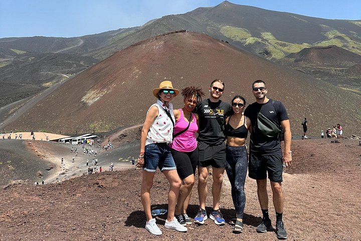 Privat omvisning i Etna og vingårdsbesøk med mat- og vinsmaking fra Taormina