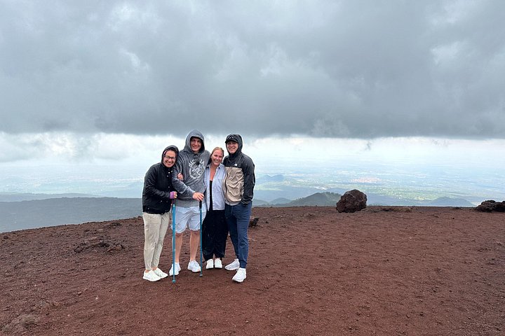 Privat omvisning i Etna og vingårdsbesøk med mat- og vinsmaking fra Taormina