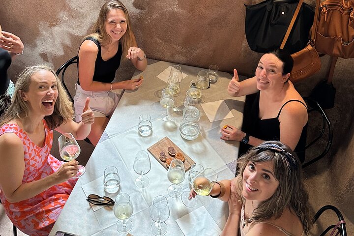 Privérondleiding van 6 uur langs drie Etna-wijnhuizen met eten en wijnproeverij