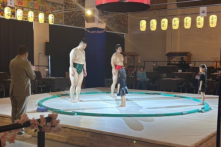 Närbild Sumo Experience på Ochi Stable: Wear Kimono in Stockholm