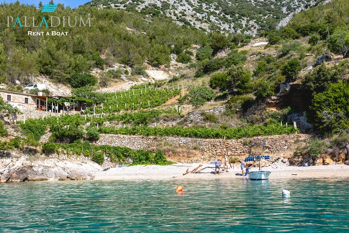 Makarska 3 - Island Speedboat Tour: Blå grottan på Hvar & Blå lagunen