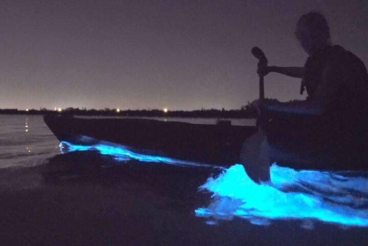 Restauranter i nærheten av Bioluminescence Clear Kayak & Paddleboard Tour