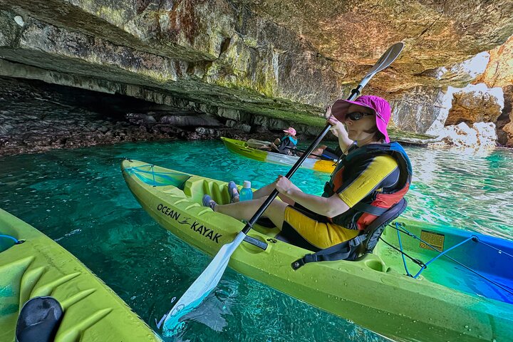 Pula : Tour en kayak por la Cueva del Mar con Snorkel & Cliff Jumping