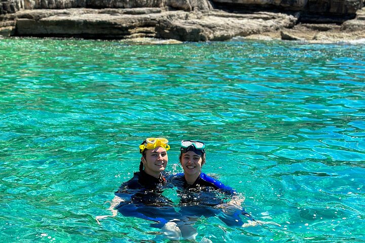 Pula : Tour en kayak por la Cueva del Mar con Snorkel & Cliff Jumping