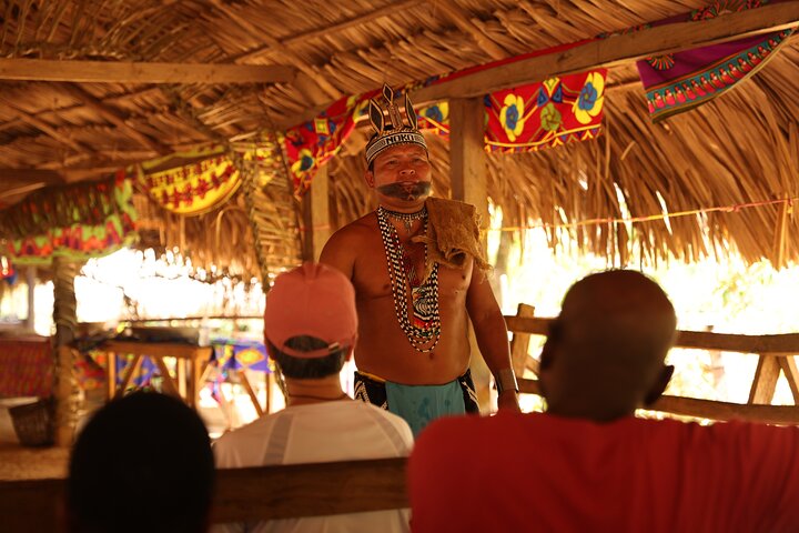 Panama City : Visite d'un village indien Embera et d'une cascade avec déjeuner