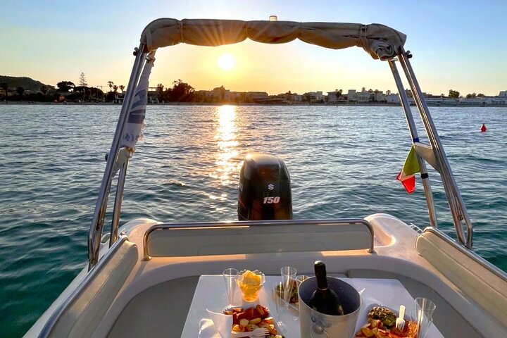Cagliari båttur med Sardatrips; simma, snorkla, ta en drink och få i dig snacks