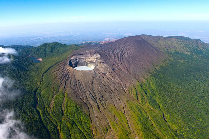 リンコンデラビエハの火山ハイキング、ウォーターフォールスイム&ホットスプリングスコンボ