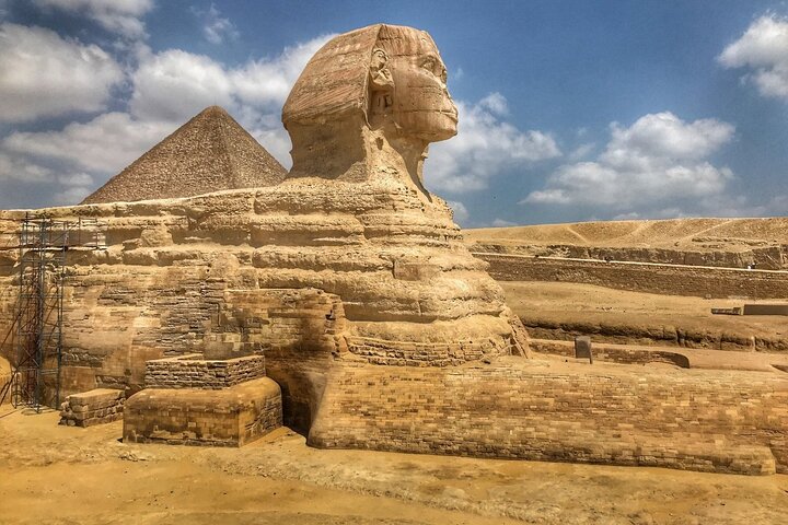 Do porto de El Sokhna: visita guiada à Pirâmide de Gizé e ao Museu Nacional