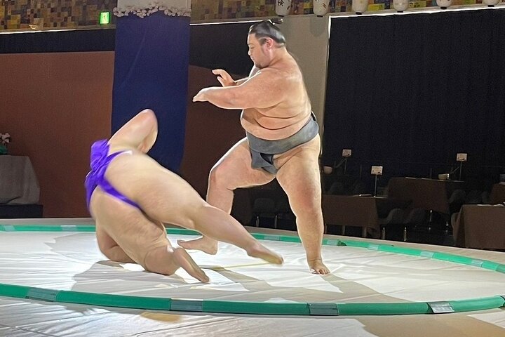 Närbild Sumo Experience på Ochi Stable: Wear Kimono in Stockholm