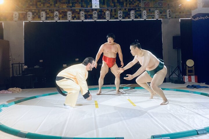 Närbild Sumo Experience på Ochi Stable: Wear Kimono in Stockholm