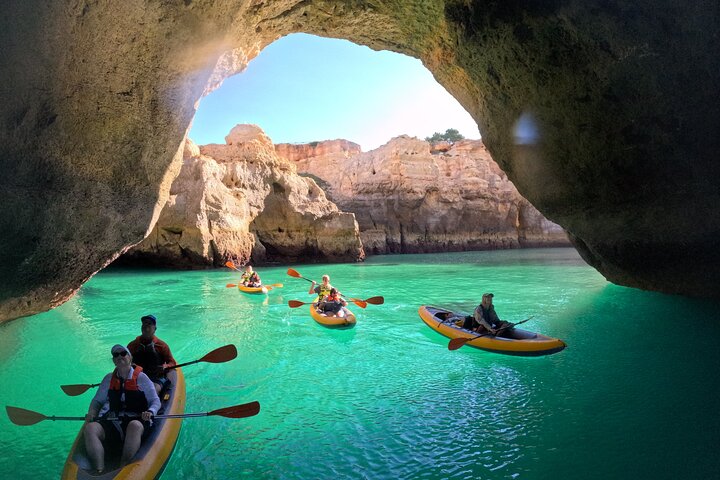 Excursion exclusive en kayak en petit groupe aux grottes de Benagil avec photos 4K